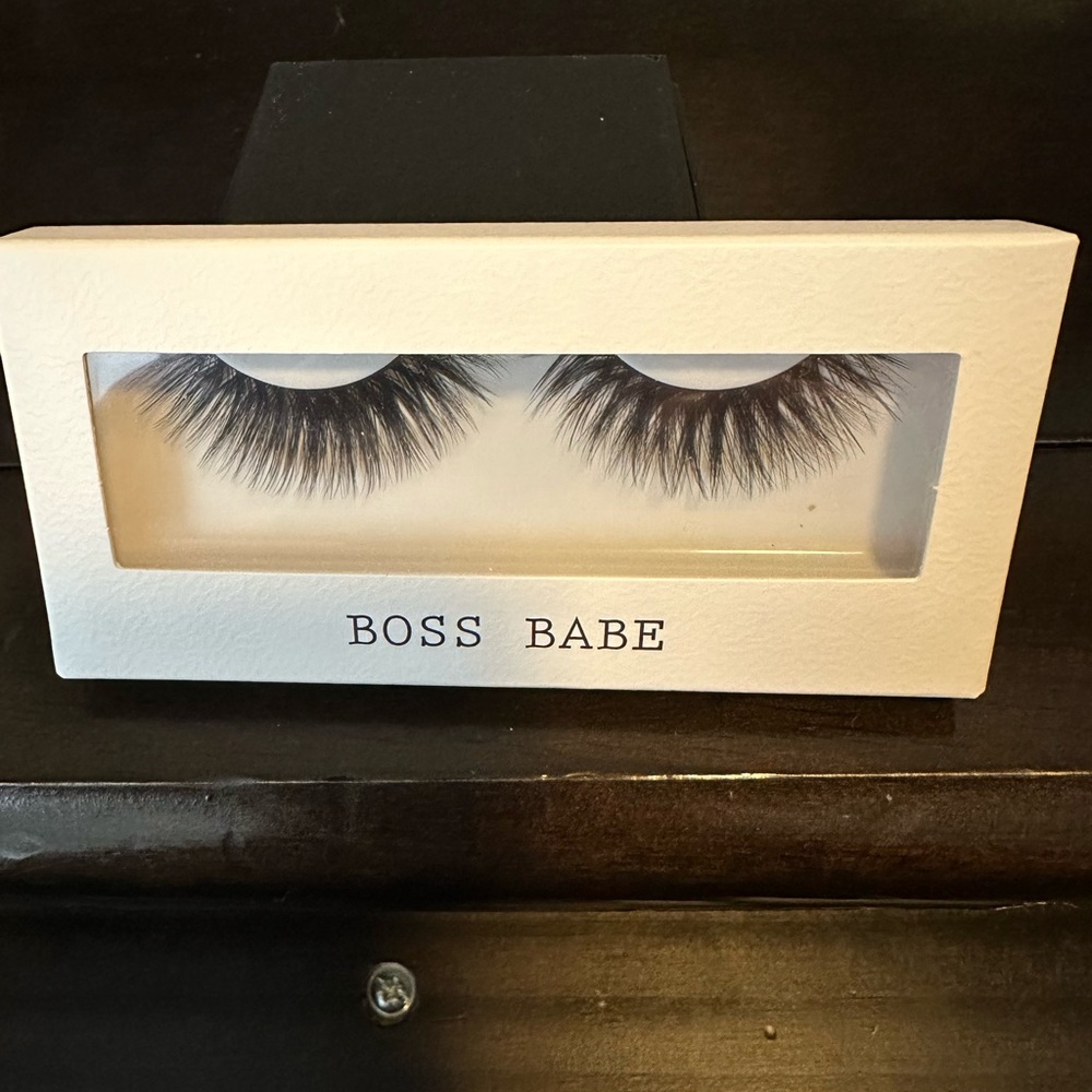 Boss Babe Lashes - NIB